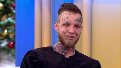 Сын актрисы Яковлевой удалил татуировку гроба с лица