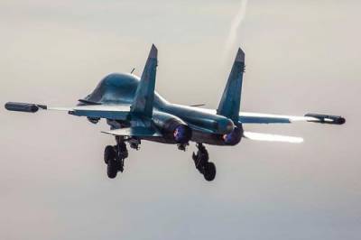 Avia.pro: российский Су-35 устроил погоню за американским F-18 в небе Сирии и сымитировал его уничтожение