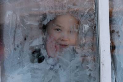 Морозы стали причиной отмены занятий у школьников младших классов в двух городах Урала