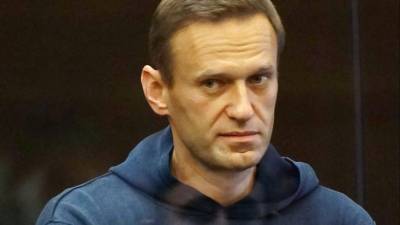 Автозак прибыл в суд, где рассмотрят дело Навального о клевете на ветерана ВОВ