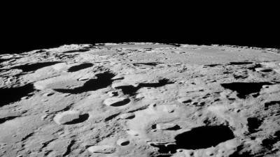 Китайский лунный аппарат Yutu-2 обнаружил "верстовой столб" на обратной стороне Луны