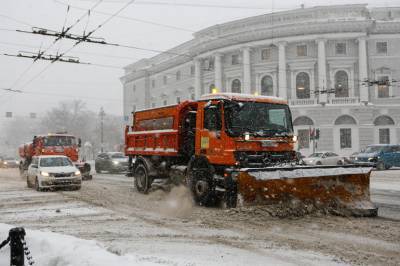Снегопад вызвал в Петербурге 8-балльные пробки