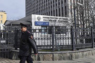 Помогающий жертвам домашнего насилия центр в России пригрозили закрыть