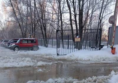 Голенчинское шоссе затопило из-за аварии на водопроводе - ya62.ru - Рязань