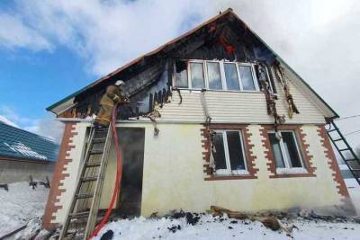 Пожар вместо новоселья: в Рославльском районе вспыхнула мансарда дома