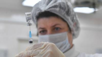 Власти Израиля смягчат ограничения для привитых от коронавируса