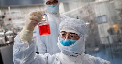 В Китае поймали аферистов, продававших минералку под видом вакцины от коронавируса