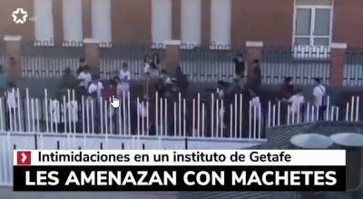 40 негров-вымогателей, вооружённых мачете, напали на школьников в Испании