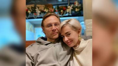Тренер Валерий Карпин пошутил над новой песней своей жены