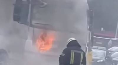Под Харьковом грузовик загорелся во время движения: кадры и подробности жуткого ЧП