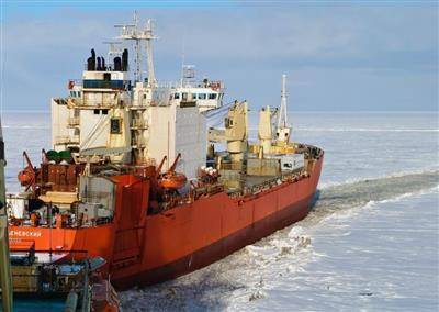 Трутнев: в 2020 году по Северному морскому пути перевезено почти 33 млн тонн грузов