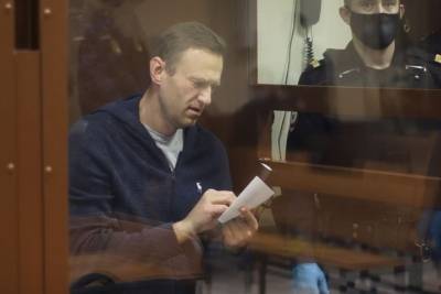 Песков отреагировал на суд над Навальным по клевете: Оскорблять ветеранов нельзя