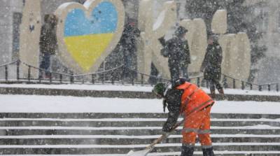Из Киева в сутки вывезли 16 тысяч тонн снега