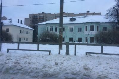 Городские службы начали вывозить снег из Смоленска: минус 623 кубометра