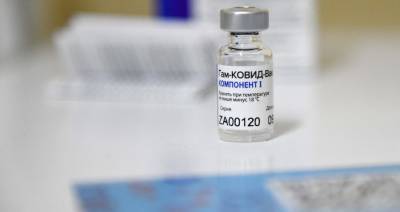 Роспотребнадзор заявил об эффективности российских вакцин против британского штамма COVID