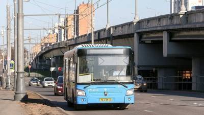 Госдума приняла закон о запрете высаживать из общественного транспорта детей без билетов