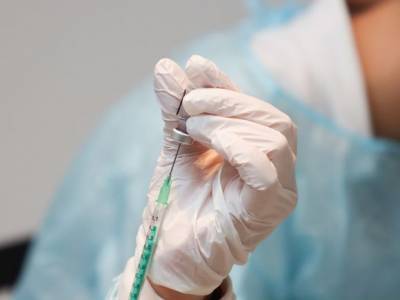В Японии выбросят часть вакцины Pfizer из-за отсутствия шприцев