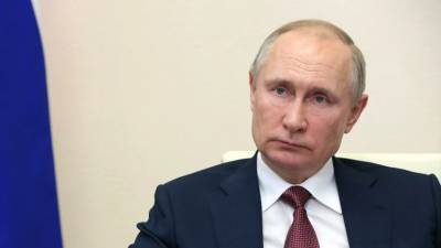 Путин может вернуться к очной работе через несколько месяцев