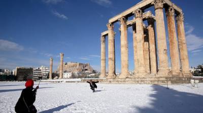 В Афинах из-за снегопада отложили COVID-вакцинацию