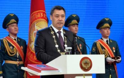 Запад относится к президенту Киргизии враждебно — эксперт