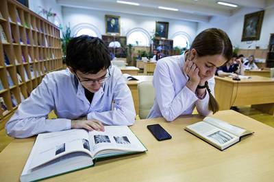 Иностранные студенты смогут приступить к учебе в России с двумя отрицательными COVID-тестами