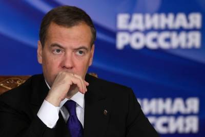 Медведев предложил ограничить доступ к торгующим поддельными документами сайтам