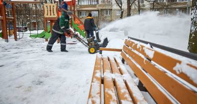 Бирюков рассказал, сколько дворов и дорог очистили от снега