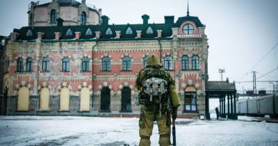 В оккупированном Дебальцево поставили "памятник ополченцам" с фотографией солдата ВСУ