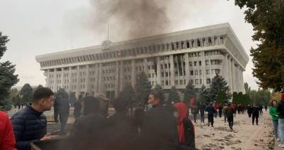 Участники протестов в Кыргызстане хотят получить звание «Героев октябрьской революции»