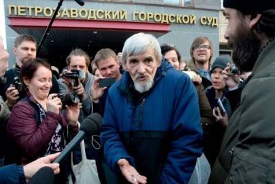Суд оставил в силе тяжелый приговор историку Юрию Дмитриеву