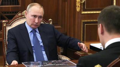 Путин может вернуться к очному формату работы через несколько месяцев