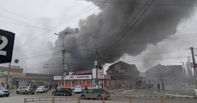 В России произошел крупный пожар на рынке: эвакуировали 150 человек (ФОТО, ВИДЕО)