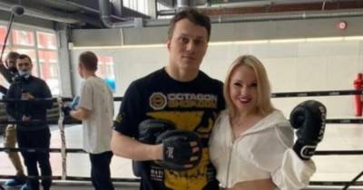 Тарасов устроил тренировку с порноактрисой перед боем с Кокляевым