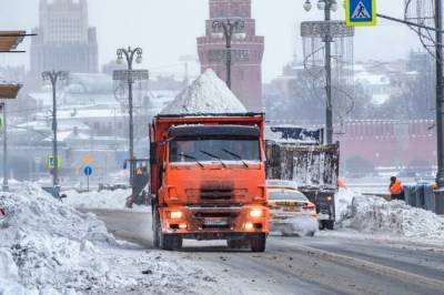 Назло рекордам. С московских улиц вывезли 12 млн кубометров снега