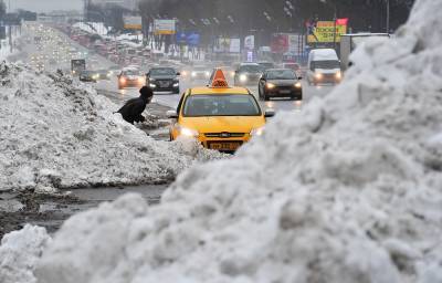 ФАС призвали оценить повышение цен на такси во время снегопада