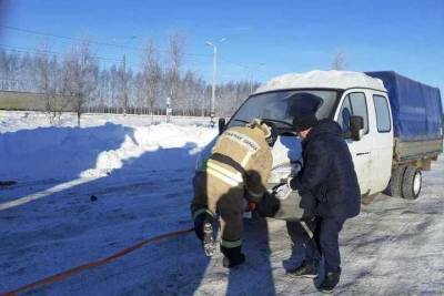 Тульские спасатели помогли водителю заглохшей на трассе Газели во время мороза