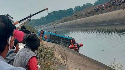 Страшное ДТП в Индии: десятки людей погибли в перевернувшемся автобусе