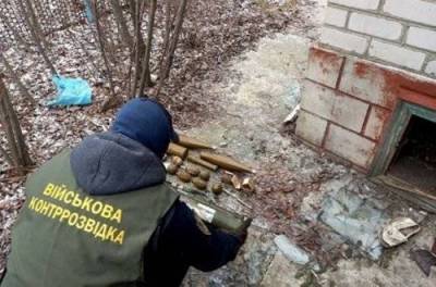 НМ ЛНР: Украинские офицеры наладили незаконную торговлю оружием и боеприпасами