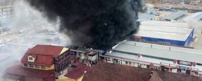 В Волгограде с горящего рынка эвакуировали порядка 150 человек