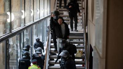 В Испании полиция штурмовала университет, чтобы арестовать рэпера за прославление терроризма