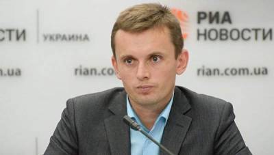 Эксперт заявил, что Зеленский будет лично отвечать за блокировку каналов