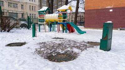 В Петербурге перенесут две детские площадки по требованию теплоэнергетиков
