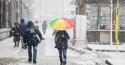 Все равно скоро весна. Как в Киеве убирают снег и почему его не становится меньше