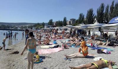 В Крыму решили освободить пляжи от платных шезлонгов