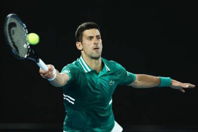 Джокович одержал волевую победу над Зверевым и вышел в полуфинал Australian Open