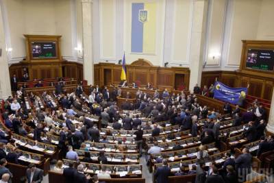 В Украине возобновили конкурсы для госслужащих: Рада приняла закон
