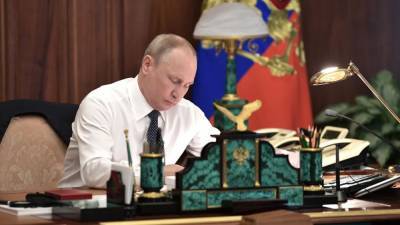 Путин оценил новый органайзер на рабочем столе