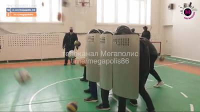 Школьники Нижневартовска сыграли в "акцию протеста" на уроке