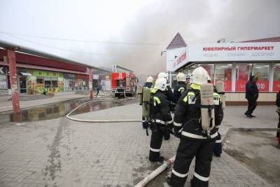 В Волгограде спасатели ликвидировали пожар на Качинском рынке