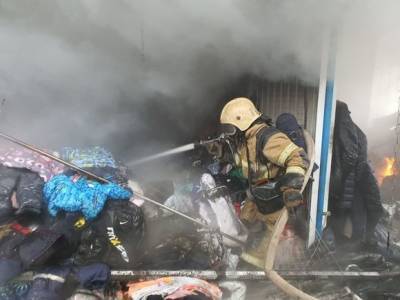 При пожаре на рынке в Волгограде погибла женщина